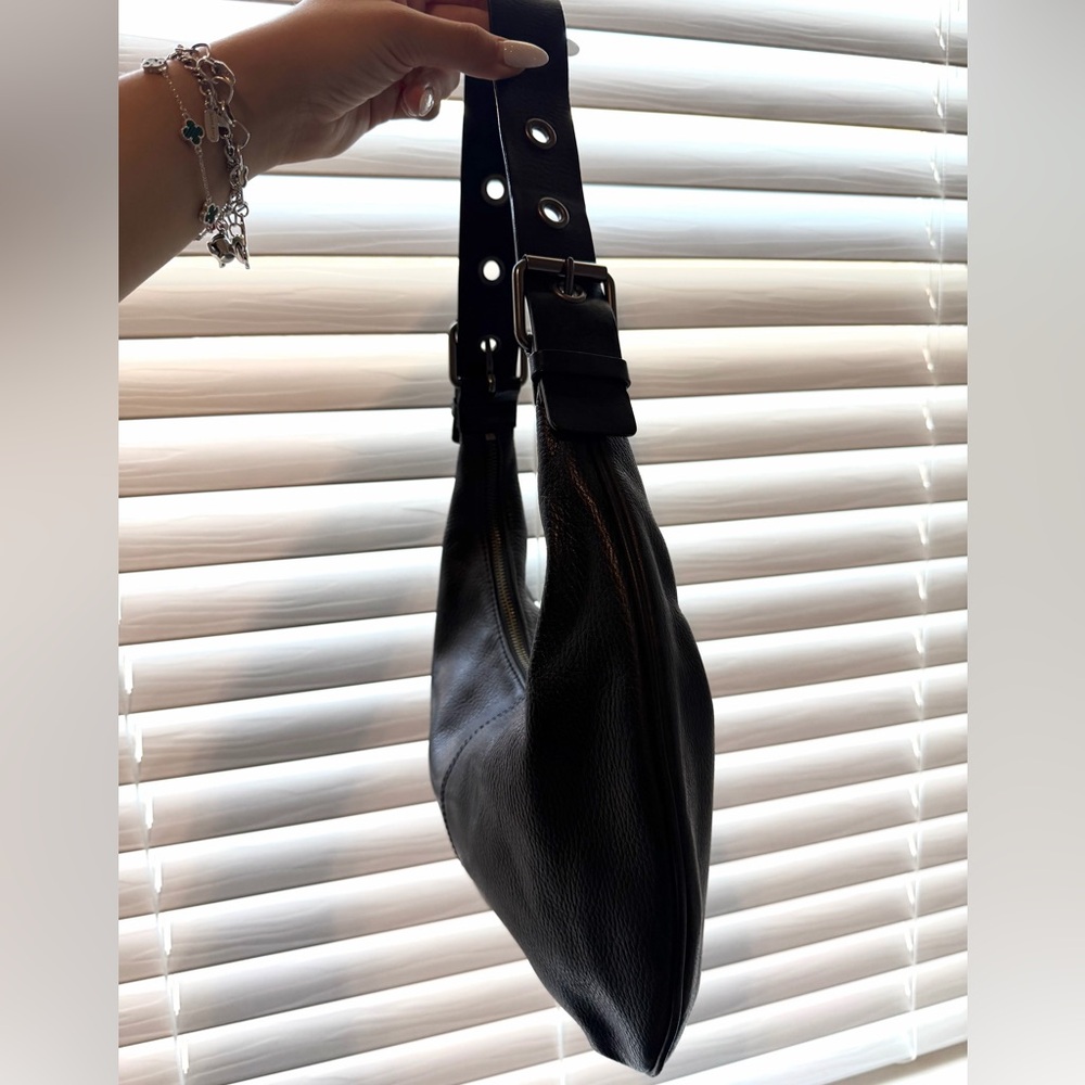 ‼️SOLD‼️ BANANA REPUBLIC Half-Moon Leather shoulder bag - Picture 2 of 8